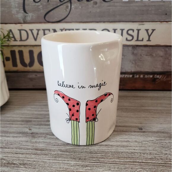 Rae Dunn Believe in Magic Elf Feet Candle New 11.4 oz Sparkling Cider Christmas - Picture 1 of 5